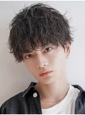 スーツ短髪ツーブロック束感モテる黒髪シークレットパーマ流行