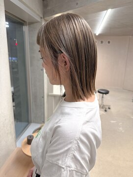 エウペ 渋谷(WEUPE) 斜めバング/グレージュカラー/デザインカラー/シルキーベージュ