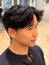 フィッティ 横須賀中央店(fiti) 刈り上げセンターパート アッシュブラック