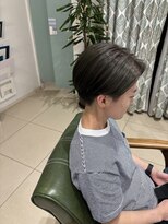 ミント(minto)&nbsp;刈り上げショートヘアオリーブハイライトカラーハンサムショート