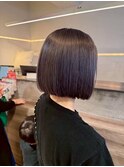ナチュラルに小顔魅せするくびれショートボブレイヤー艶感