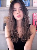 グレージュ ひし形シルエット 切りっぱなしボブ エアリー