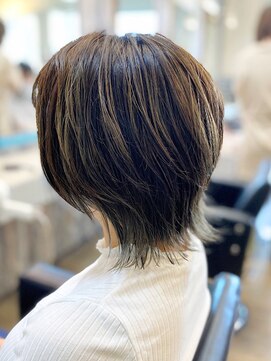 ヘアステージアミカル ウルフ風くびれミディアム