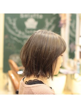 サロットルーチェ(salotto luce) ブリーチ１回、＋カラーで作るグレージュ