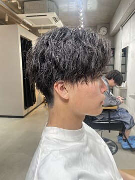 ブルニール 心斎橋(BLEUNIR) ツイストスパイラル メンズ 30代 パーマ ツーブロック