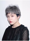 シルバーヘアーにブルーのアクセントカラー