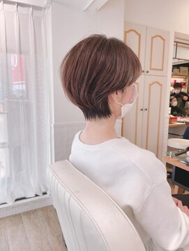 ネオリーブアイム 横浜西口店(Neolive aim) 明るい白髪染め 大人可愛い耳掛け丸みショート【近藤】横浜