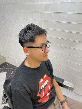 メリケンバーバーショップ フクオカ(MERICAN BARBERSHOP FUK) かき上げヘアショートレイアーくせ毛風パーマコンマヘア55