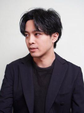 ビュートリアム265(BEAUTRIUM 265) メンズニュアンスパーマ カルマパーマ 黒髪センターパート韓国風