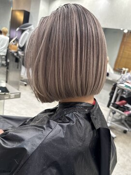 エイチ(H) xバレイヤージュ/イメチェン/ホワイトブロンド/外ハネボブ/美髪