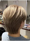ハンサムショートハイトーンカラーブロンドミルクティーベージュ