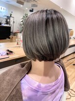 ソーコ 南浦和(SOCO.) シャドールーツ シルバー ショートボブ SOCO.南浦和