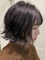 《tomi》外ハネウェーブボブ×アッシュグレージュ