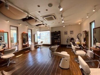 Ｎａｔｕｒａｌ　Ｃｕｂｉｃ　ＳＡＬＯＮ　ＤＥ　ＢＯＯ