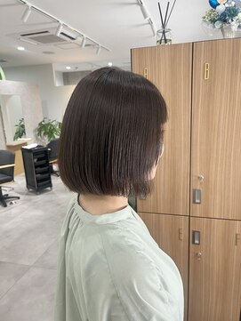 ソルア 上本町(solua) ぱつっとボブ / 透明感グレージュ