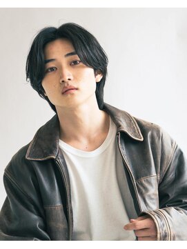 コードバイケンジ 戸塚(CODE by KENJE) ニュアンスパーマでつくるセンターパートウルフ