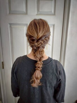 アロマ ヘアー ルーム 新宿3号店(AROMA hair room) 編み下ろしアレンジ/ゆるふわブレイド/華やかスタイル