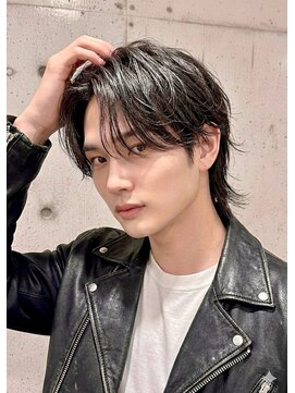 スズ(SUZU) 襟足マッシュ×センターパート無造作ニュアンス