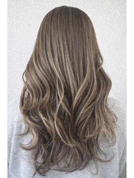 フッタ(Futta) ミルクティーベージュハイライト×レイヤースタイル