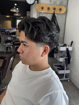 グッドプレイスアンドシング(Good Place&thing) ラルフカールテーパーフェードスタイル