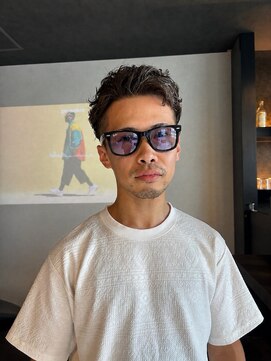 ルームニマルイチ(rroom201) デザインカラーウェットヘアオリーブベージュレイヤーカットボブ