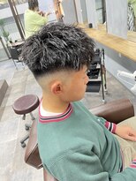 ワールドシップコウベ(WORLD SHIP KOBE)&nbsp;フェードカットツイストパーマ