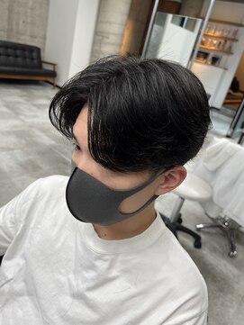 イーラ(era) 黒髪×ナチュラル×センターパート