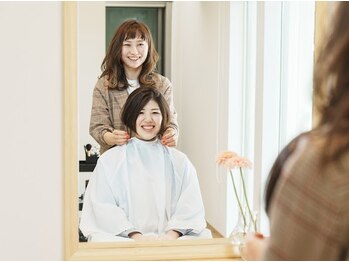 アンロ(unro)の写真/お客様目線のカウンセリング◎最初だけでなく、施術中も細かくカウンセリングをしスタイルを作り上げます。