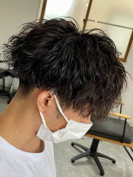 フゥ 宇都宮(FeU) センターパートツイストスパイラルパーマツイストパーマ刈り上げ