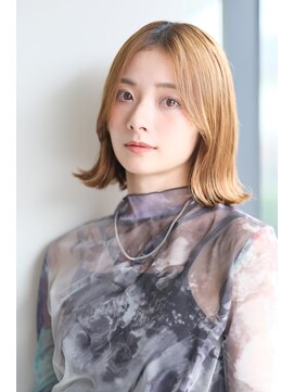 グロウ バイ グラフィー(GLOW by Graphy) 切りっぱなし外ハネヘア