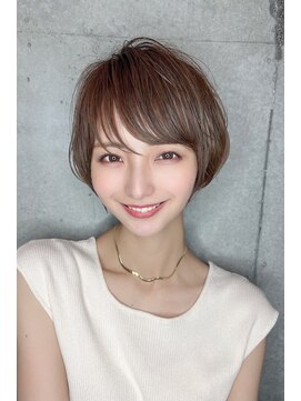 リークフー(Ree cu fuu) オリーブベージュ ひし形ショートボブ ニュアンスパーマmori