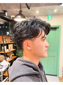毛流れセンターパート無造作ツーブロック刈り上げ