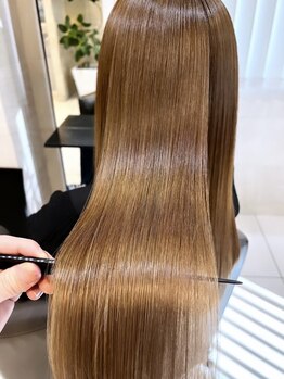 カリュス ヘアードレッシング(carus hair dressing)の写真/表面のツヤだけでなく、内部から徹底補修。髪本来の持つツヤを取り戻す"美髪復元Tr"でなめらかな潤いを！