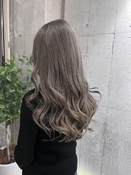 フラット(FLAT) ミルクティーグレージュで可愛さ全開