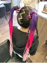 イング(ING)&nbsp;ツインポニーテール三つ編みアレンジ