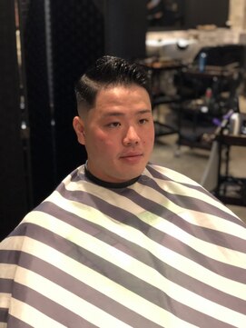 バーバーショップ レガロ(REGALO) ロースキンフェード　サイドパート