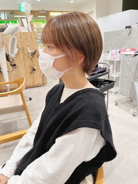 チェレ オレ 新金岡店(Chere ore) 大人可愛い丸みショート/ちらっとイヤリングカラー