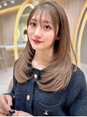 ワンカールで決まるレイヤーカットと透け感のある顔まわり