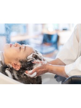 経験豊富なスタイリストが最後まで担当！プライベートな空間で、周りを気にせずお悩みをご相談ください＊