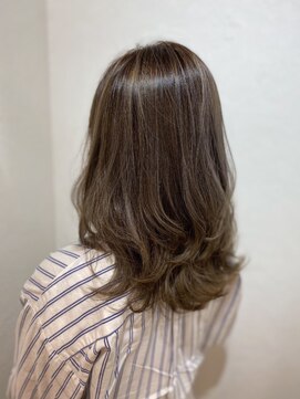 カルフール 草加本店(Carrefour) 白髪ぼかし・ハイライト・ミディアムヘア・立体感・上品カラー