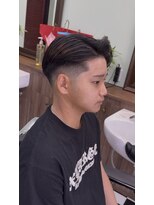 ケーエムシーセントラルルーツ(KMC Central Roots)&nbsp;スキンフェード、サイドパート