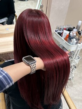 ヘアーアンドメイク ビス(HAIR&MAKE bis) 深みレッドで、冬の主役カラー/ブリーチ【ココネ】