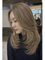 ラピス 横浜(Lapis)&nbsp;Hブラウンベージュバタフライレイヤーカットブリーチカラー