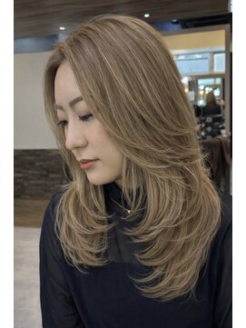 ラピス 横浜(Lapis) Hブラウンベージュバタフライレイヤーカットブリーチカラー