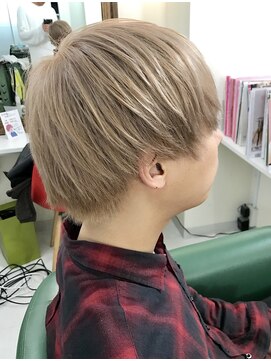 ヘアアンドメイク スタジオ ラプラス(HAIR&MAKE STUDIO rapLus) メンズカラー　『プラチナブロンド』