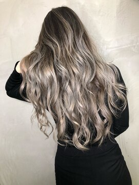 メリー(merry craftsman's factory) 外国人風バレイヤージュハイライトカラーアッシュグレージュ