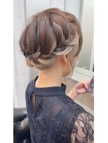 ドゥマン(Demain)&nbsp;【結婚式　お呼ばれセット】編み込みアップスタイル　ブライダル