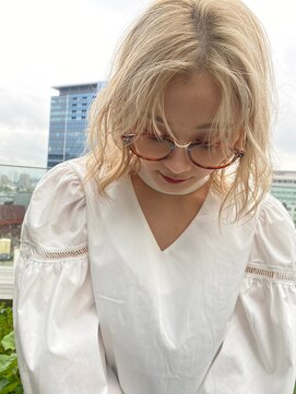 アイトーキョーエス 渋谷(AI TOKYO S) 斜めバング/シルキーベージュ/ブラントカット[渋谷駅]