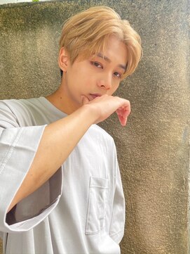 コンティニュー オモテサンドウ(CONTINUE OMOTESANDO) ミルクティーベージュナチュラルセンターパートメンズカット