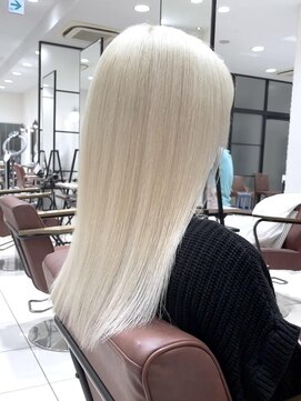 クアトログランシュ ひたちなか店(QUATRO×GranCieux) ブロンド【ひたちなか/ブリーチ/ハイトーンカラー】